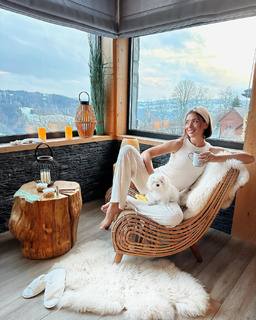 Klaudia Halejcio feet photo thumbnail