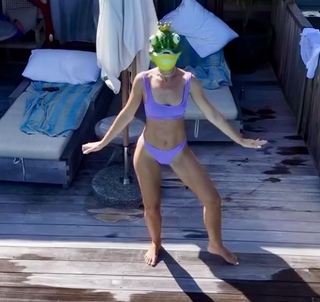 Klaudia Halejcio feet photo thumbnail