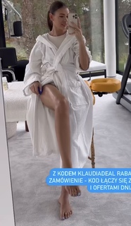 Klaudia Halejcio feet photo thumbnail