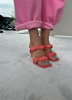 Klaudia Halejcio feet photo thumbnail