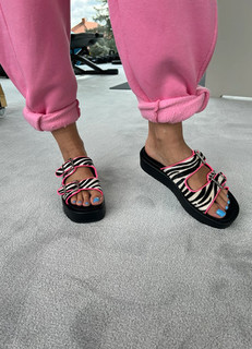 Klaudia Halejcio feet photo thumbnail