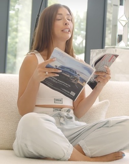 Klaudia Halejcio feet photo thumbnail