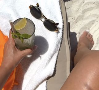 Klaudia Halejcio feet photo thumbnail