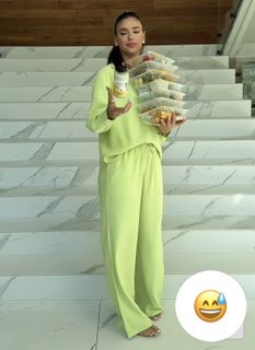 Klaudia Halejcio feet photo thumbnail