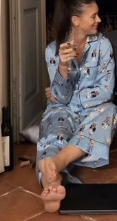 Klaudia Halejcio feet photo thumbnail