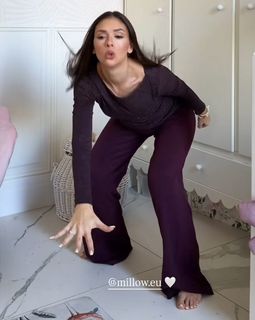 Klaudia Halejcio feet photo thumbnail