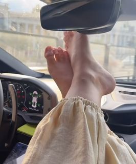 Klaudia Halejcio feet photo 7