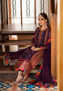 Komal Meer feet photo 8