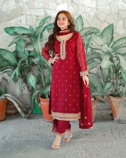 Komal Meer feet photo 2