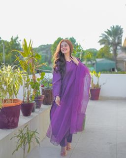 Komal Meer feet photo 20