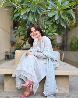 Komal Meer feet photo 17