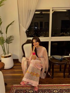 Komal Meer feet photo 3