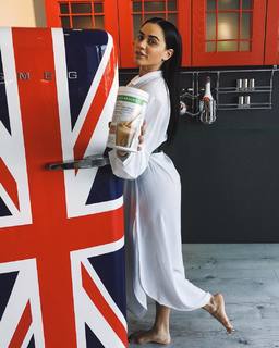Konnie Metaxa feet photo 3