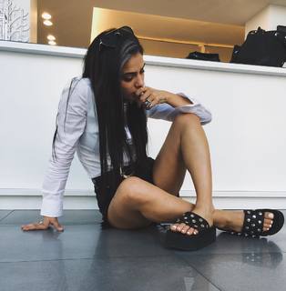 Konnie Metaxa feet photo 16