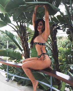 Konnie Metaxa feet photo 10