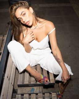 Konnie Metaxa feet photo 11