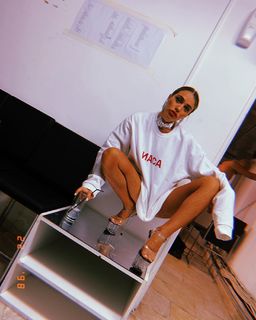 Konnie Metaxa feet photo 12