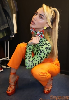 Konnie Metaxa feet photo 10