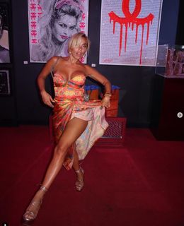 Konnie Metaxa feet photo 2