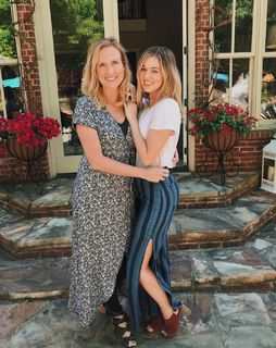 Korie Robertson feet photo thumbnail
