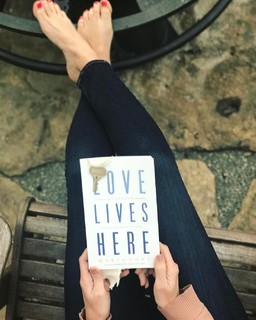 Korie Robertson feet photo thumbnail