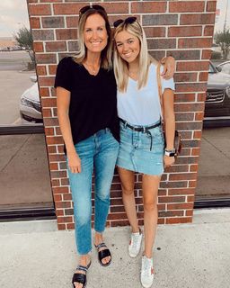 Korie Robertson feet photo thumbnail
