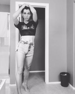 Korra Del Rio feet photo thumbnail