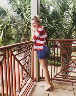 Kortney Wilson feet photo 11