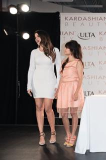 Kourtney Kardashian feet photo thumbnail
