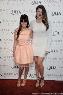Kourtney Kardashian feet photo thumbnail