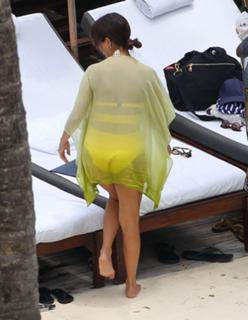 Kourtney Kardashian feet photo thumbnail