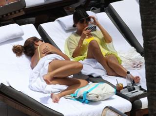 Kourtney Kardashian feet photo thumbnail