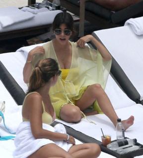 Kourtney Kardashian feet photo thumbnail