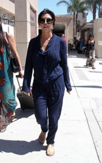 Kourtney Kardashian feet photo thumbnail