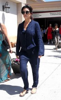 Kourtney Kardashian feet photo thumbnail