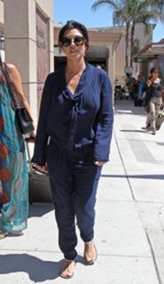 Kourtney Kardashian feet photo thumbnail