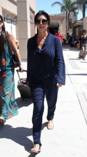 Kourtney Kardashian feet photo thumbnail