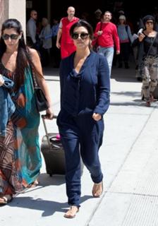 Kourtney Kardashian feet photo thumbnail