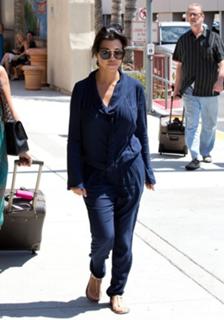 Kourtney Kardashian feet photo thumbnail