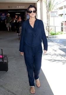 Kourtney Kardashian feet photo thumbnail