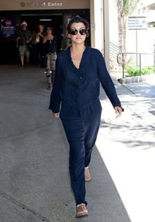 Kourtney Kardashian feet photo thumbnail