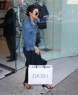 Kourtney Kardashian feet photo thumbnail