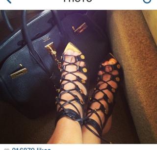 Kourtney Kardashian feet photo thumbnail
