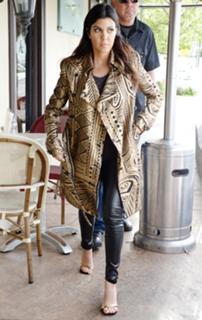 Kourtney Kardashian feet photo thumbnail