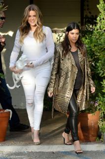 Kourtney Kardashian feet photo thumbnail