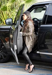 Kourtney Kardashian feet photo thumbnail