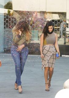 Kourtney Kardashian feet photo thumbnail