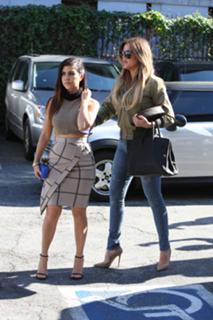 Kourtney Kardashian feet photo thumbnail