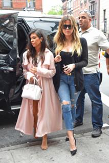 Kourtney Kardashian feet photo thumbnail
