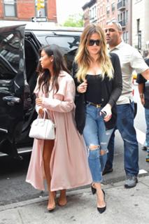 Kourtney Kardashian feet photo thumbnail